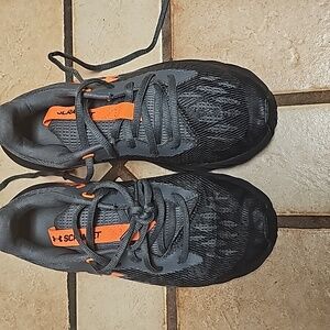 Under Armour youth 5 sneakers